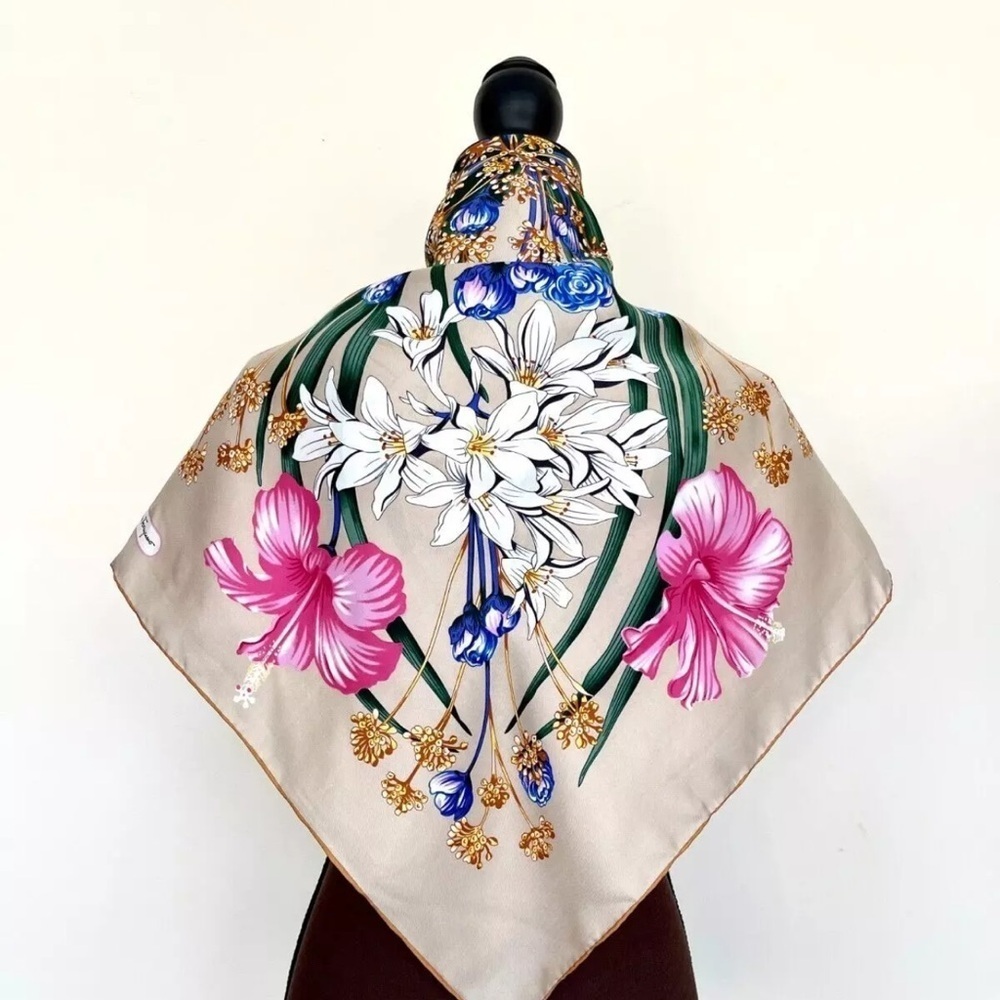 New Salvatore Ferragamo Unisex Scarf Floral Garden Flower Beige Pink Silk Wrap - Picture 8 of 9